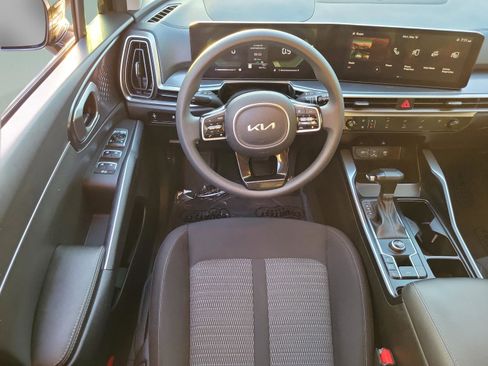 Used 2024 Kia Sorento LX FWD image 10