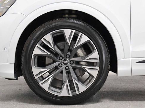 Used 2025 Audi Q8 Premium Plus w/ Premium Plus Package image 38