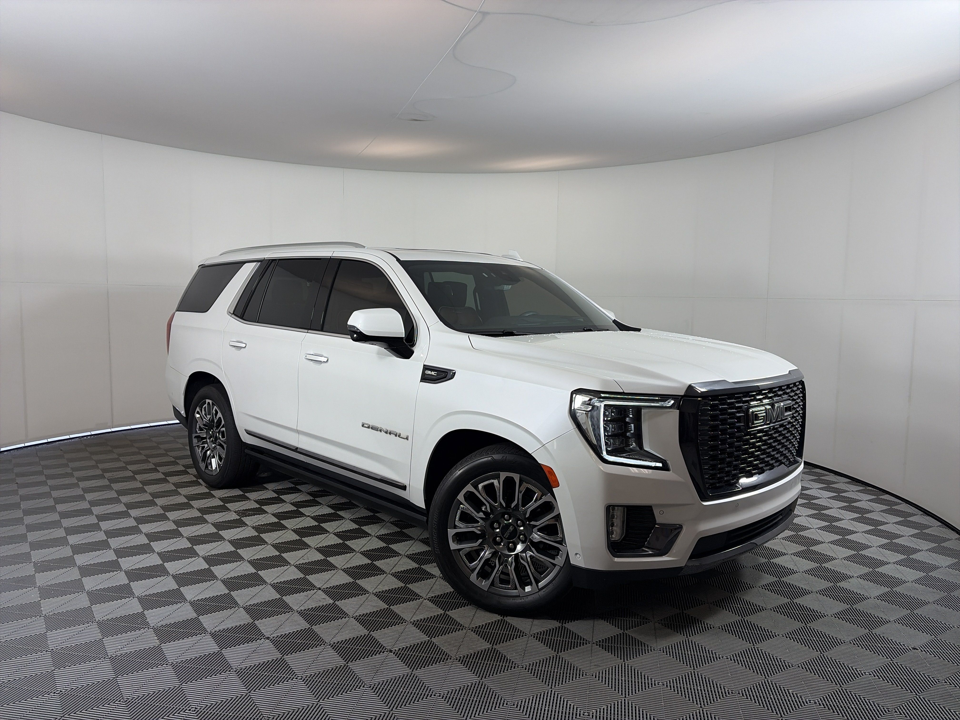 Used 2023 GMC Yukon Denali Ultimate AWD/4WD image 1