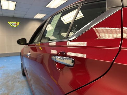 Used 2025 Nissan Altima 2.5 SV image 17