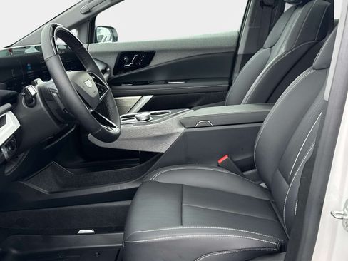 Certified 2025 Cadillac Optiq Luxury 2 w/ LPO, Floor Liner Package AWD/4WD image 15
