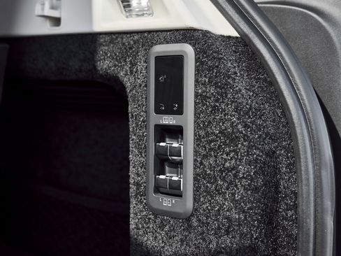 Used 2026 Land Rover Range Rover Long Wheelbase SE image 16