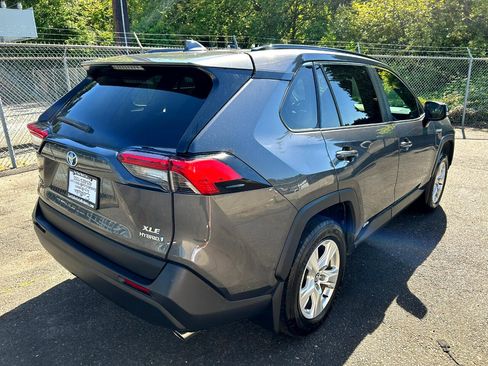 Used 2020 Toyota RAV4 XLE image 5