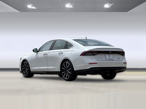Used 2025 Honda Accord Touring image 3
