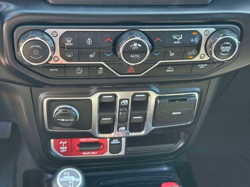 Used 2021 Jeep Gladiator Mojave w/ Cold Weather Group AWD/4WD image 26