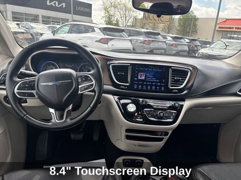 Used 2017 Chrysler Pacifica Touring-L FWD image 14