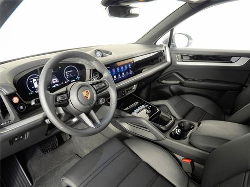Certified 2026 Porsche Cayenne AWD/4WD image 4