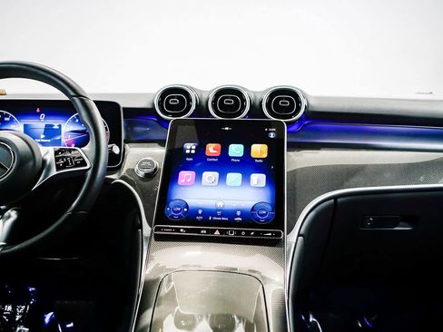 Used 2025 Mercedes-Benz GLC 300 image 12