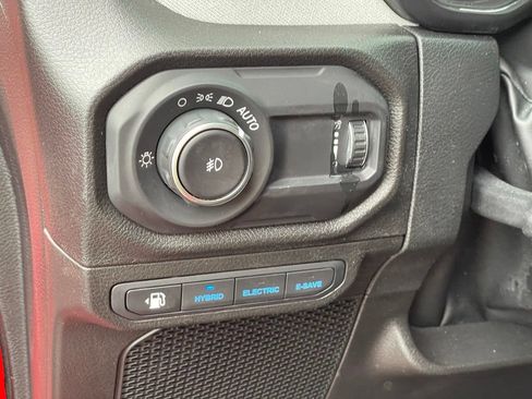 Used 2024 Jeep Wrangler Unlimited AWD/4WD image 17