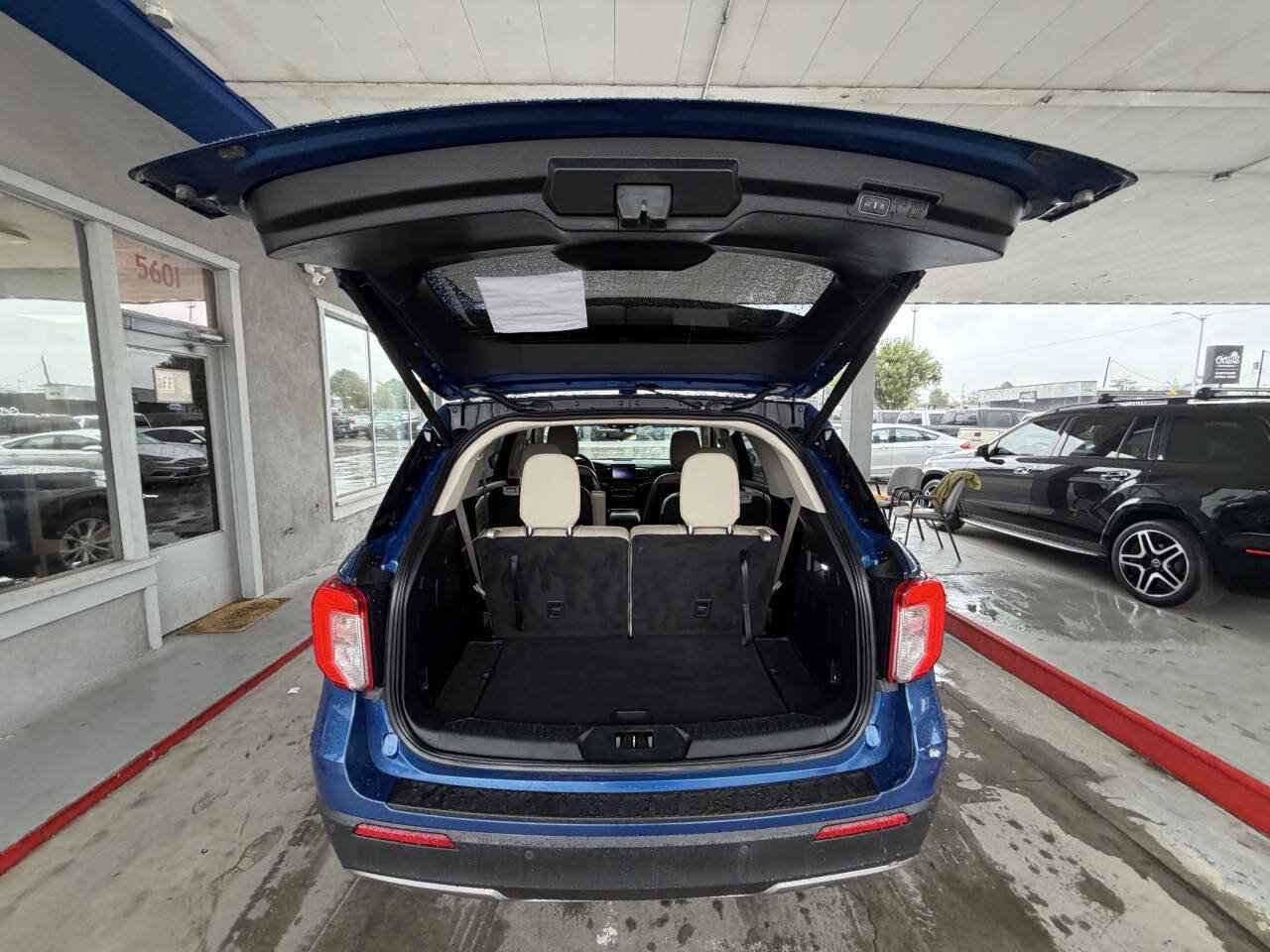 Used 2020 Ford Explorer XLT w/ Equipment Group 202A AWD/4WD image 17