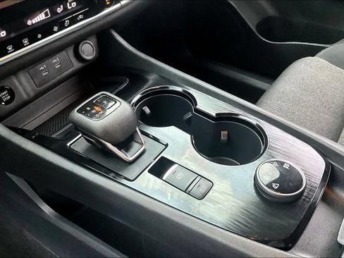 Used 2025 Nissan Rogue SV AWD/4WD image 18