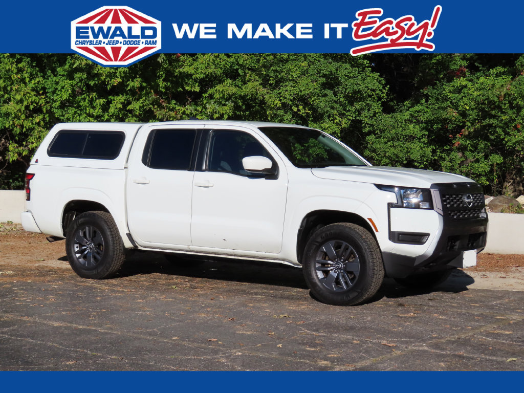 Used 2025 Nissan Frontier SV AWD/4WD image 1