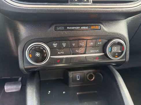 Used 2020 Ford Escape SE image 19