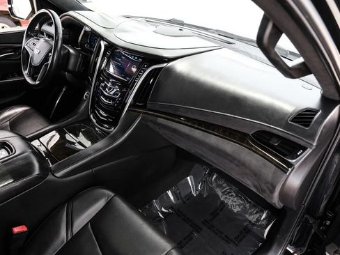 Used 2020 Cadillac Escalade ESV Platinum RWD image 9
