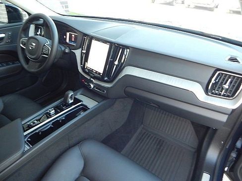 Certified 2025 Volvo XC60 T8 Plus w/ Protection Package Premier image 20