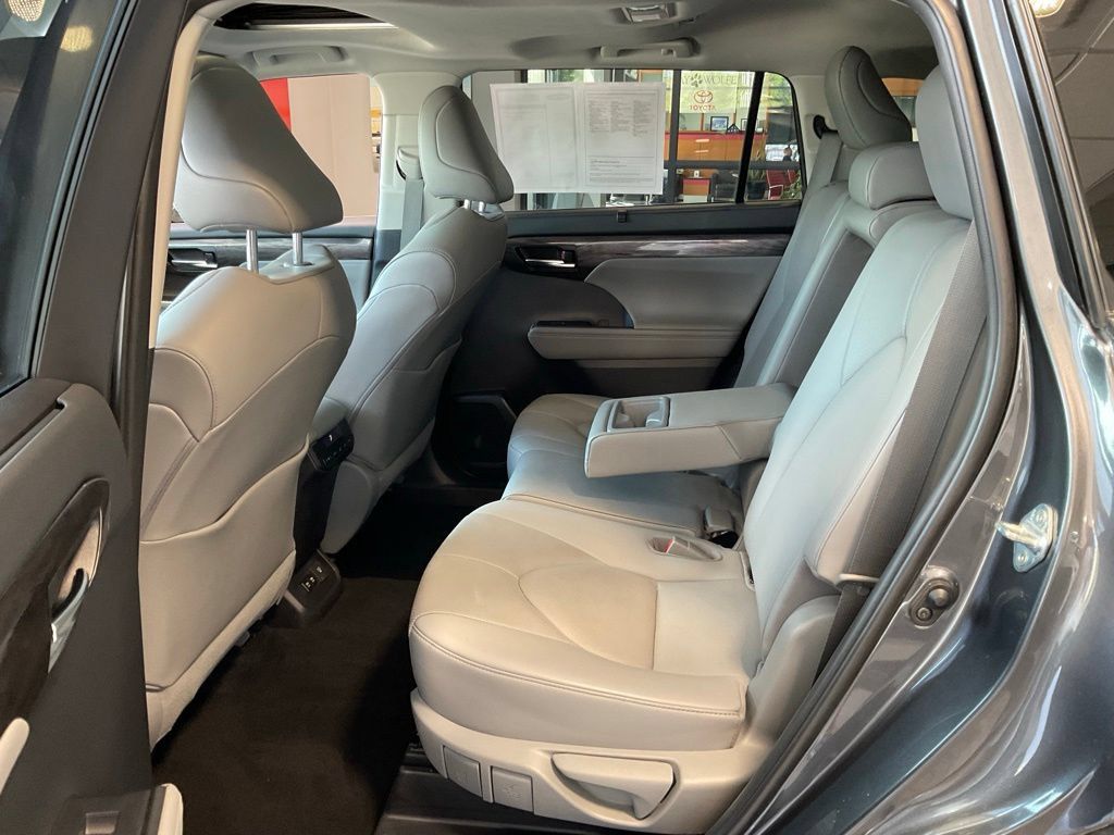 Used 2020 Toyota Highlander Limited w/ Protection Package #3 AWD/4WD image 23