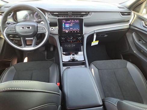 New 2025 Jeep Grand Cherokee Altitude image 20