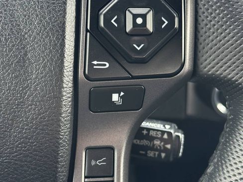 Used 2022 Toyota Tacoma TRD Off-Road w/ Technology Package AWD/4WD image 39