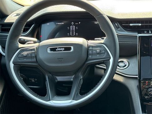 New 2025 Jeep Grand Cherokee Altitude image 16