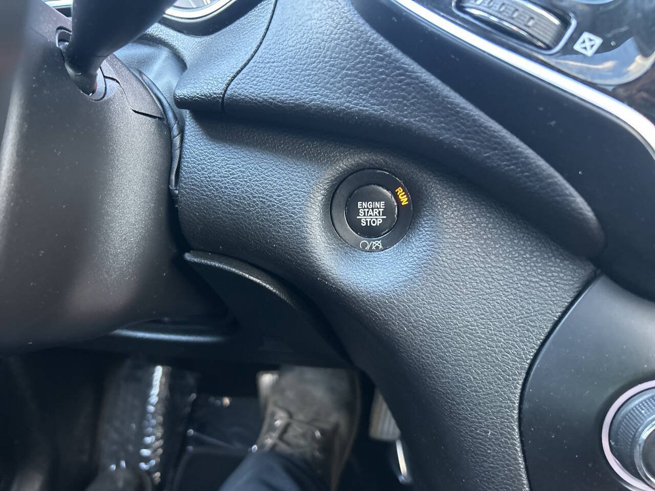Used 2019 Jeep Cherokee Limited FWD image 32