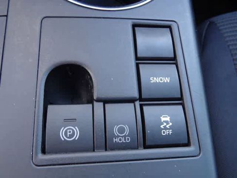 Used 2023 Toyota Highlander L image 18