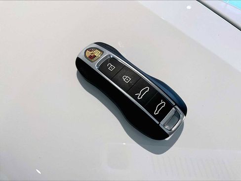 Used 2025 Porsche Taycan image 35