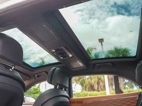 Used 2022 Bentley Flying Spur Plug-In Hybrid image 58