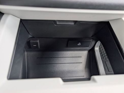 Used 2025 Land Rover Defender 110 S image 18