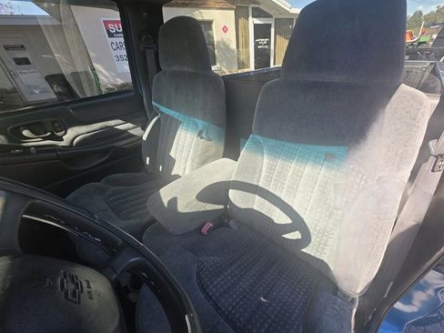 Used 2000 Chevrolet S10 Pickup LS w/ Preferred Equipment Group image 13