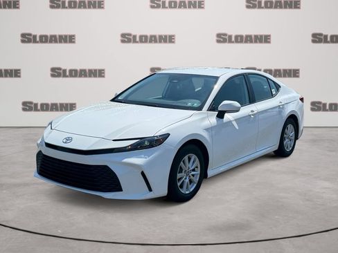 Used 2025 Toyota Camry LE FWD image 1
