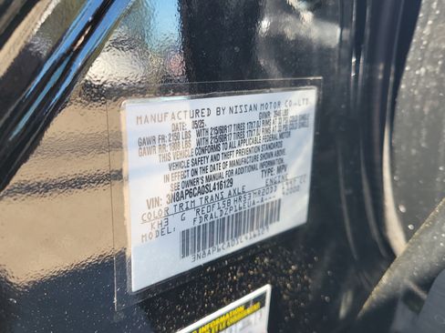 Certified 2025 Nissan Kicks SV image 32