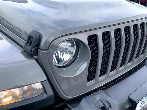 Used 2021 Jeep Gladiator Sport AWD/4WD image 23