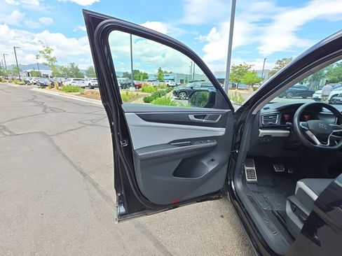 Used 2024 Volkswagen Atlas Peak Edition SE AWD/4WD image 9