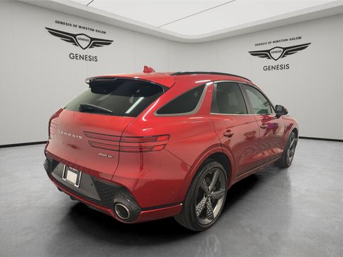 Used 2022 Genesis GV70 3.5T Sport w/ Sport Prestige Package AWD/4WD image 5