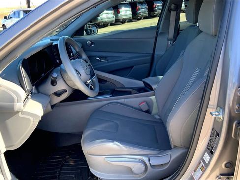 Used 2022 Hyundai Elantra SEL FWD image 12