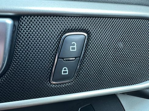 Used 2023 Ford Explorer XLT w/ Equipment Group 202A image 26