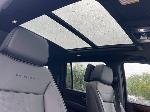 New 2026 GMC Yukon XL Denali w/ Denali Reserve Package AWD/4WD image 16