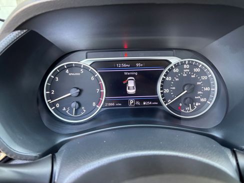 Used 2025 Nissan Sentra SV FWD image 39
