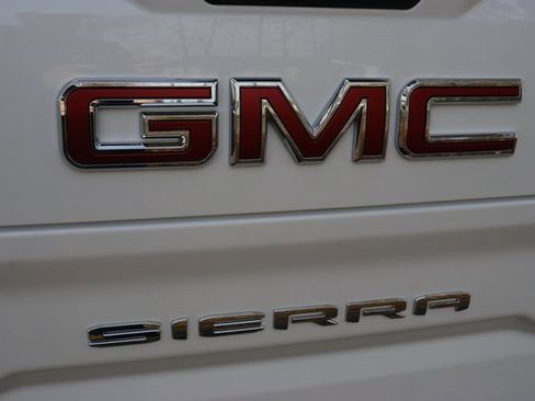 Used 2025 GMC Sierra 1500 SLT image 6