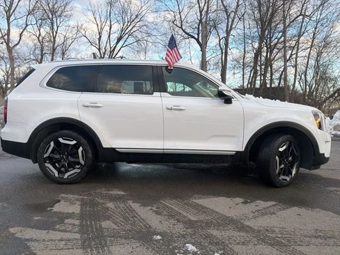 Certified 2024 Kia Telluride EX w/ EX Captain's Chair Package image 2
