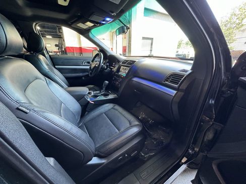 Used 2016 Ford Explorer XLT w/ Equipment Group 202A image 18