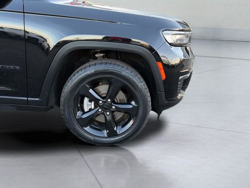Used 2024 Jeep Grand Cherokee L Limited w/ Black Appearance Package image 15