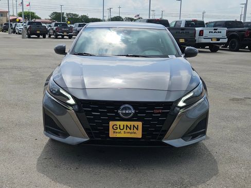 Used 2024 Nissan Altima 2.5 SR FWD image 8