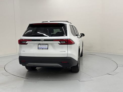 Used 2024 Toyota Grand Highlander AWD image 5