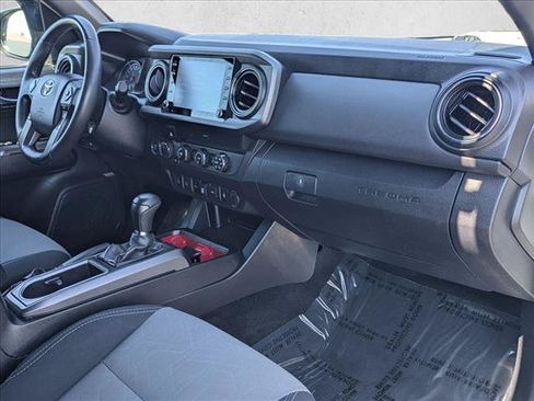 Used 2020 Toyota Tacoma TRD Off-Road w/ Technology Package AWD/4WD image 20