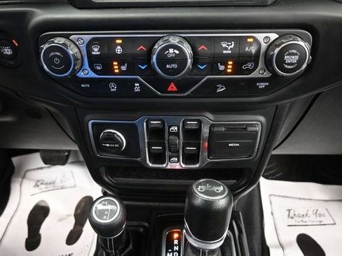 Used 2019 Jeep Wrangler Unlimited Sahara w/ Dual Top Group AWD/4WD image 16