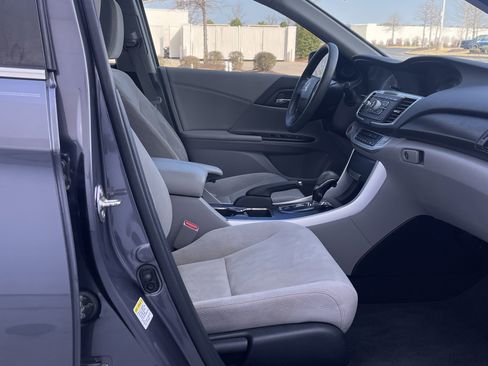 Used 2015 Honda Accord EX image 31