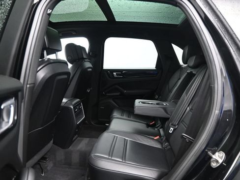 Used 2022 Porsche Cayenne Platinum Edition AWD/4WD image 27