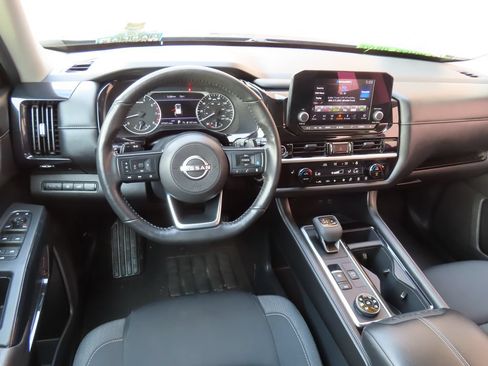 Used 2024 Nissan Pathfinder SV AWD/4WD image 4