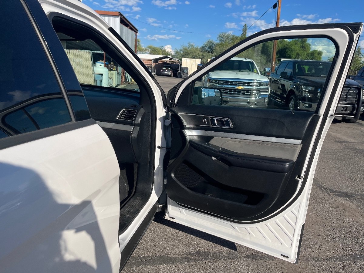 Used 2017 Ford Explorer XLT w/ Equipment Group 202A FWD image 18